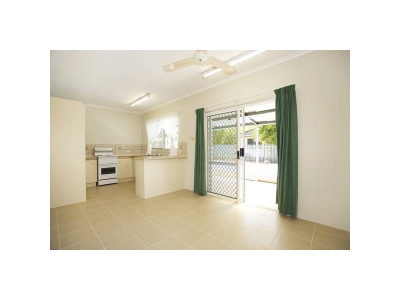 1/11 Nesbit Street, Whitfield QLD 4870