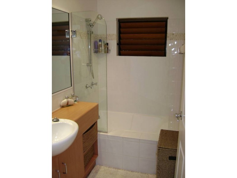 10 Rogers Close, Whitfield QLD 4870