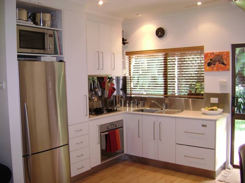 10 Rogers Close, Whitfield QLD 4870