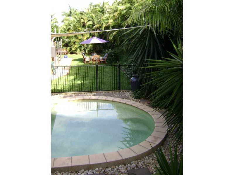 10 Rogers Close, Whitfield QLD 4870