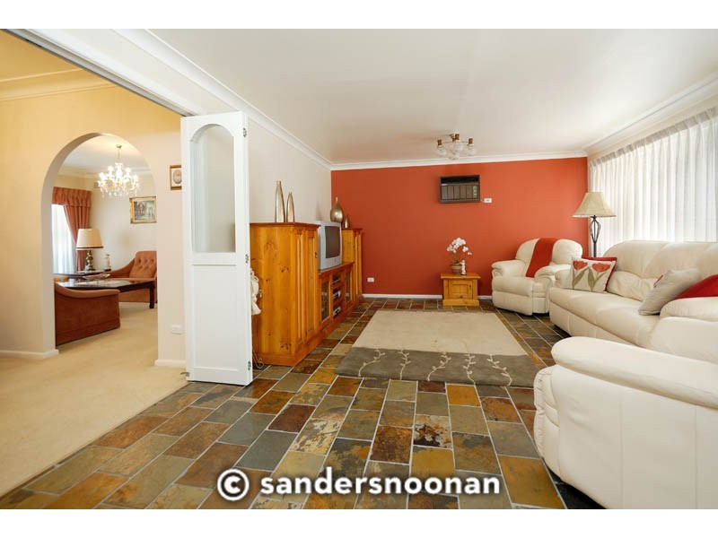 17 Kerrie Crescent, Peakhurst NSW 2210