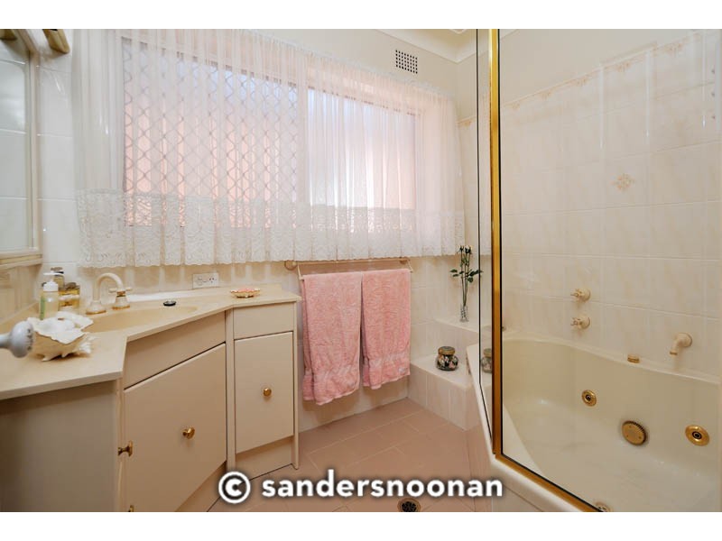 17 Kerrie Crescent, Peakhurst NSW 2210