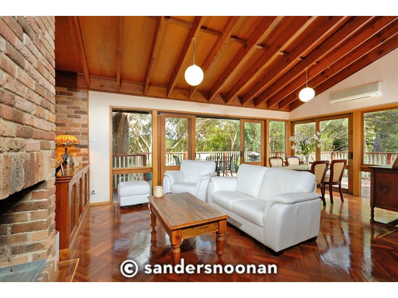 16 Banksia Place, Lugarno NSW 2210