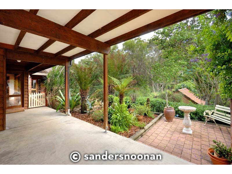 16 Banksia Place, Lugarno NSW 2210