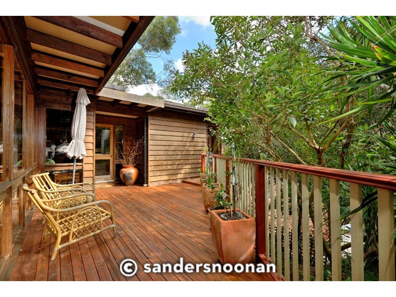 16 Banksia Place, Lugarno NSW 2210