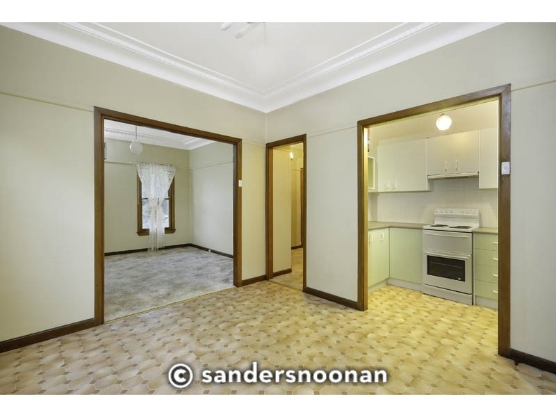 8 William Road, Riverwood NSW 2210