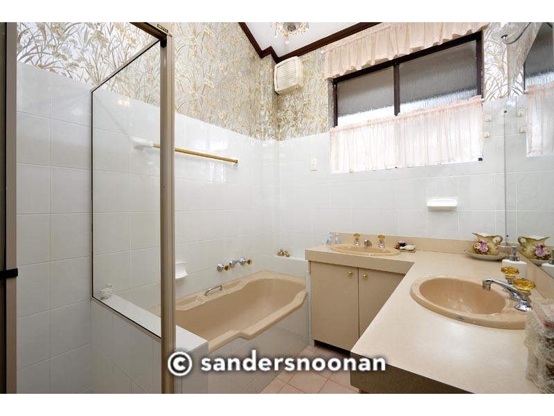 30 Lugarno Parade, Lugarno NSW 2210