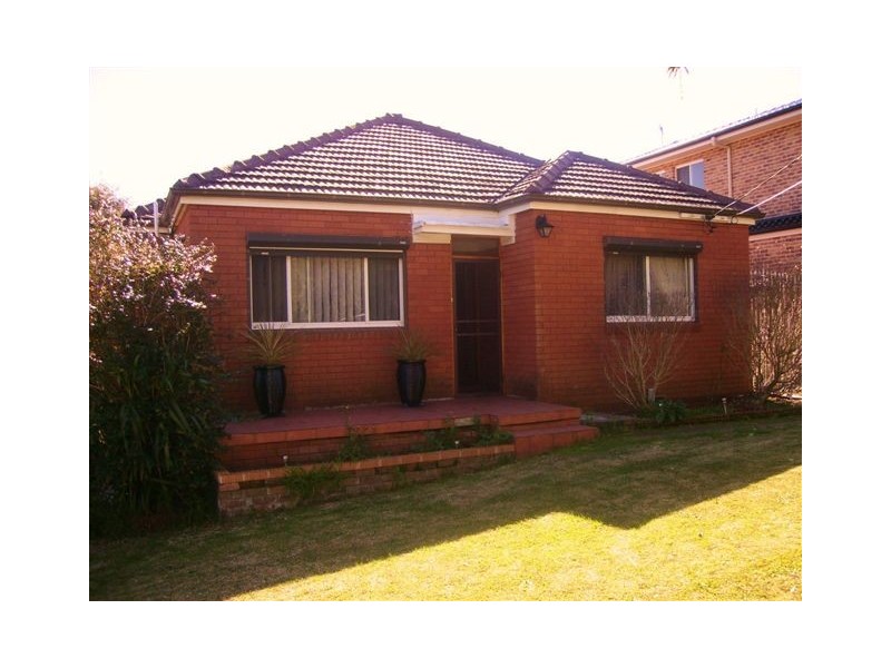 24 Meadowland Road, Peakhurst NSW 2210