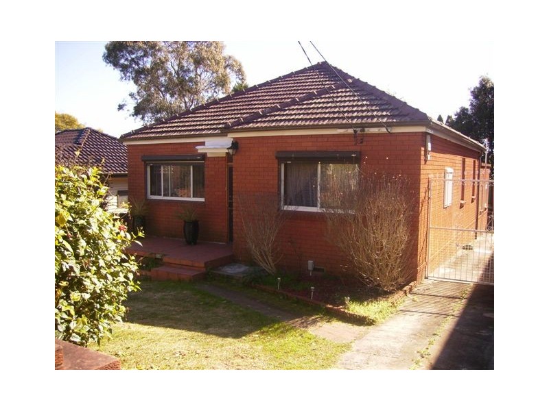 24 Meadowland Road, Peakhurst NSW 2210