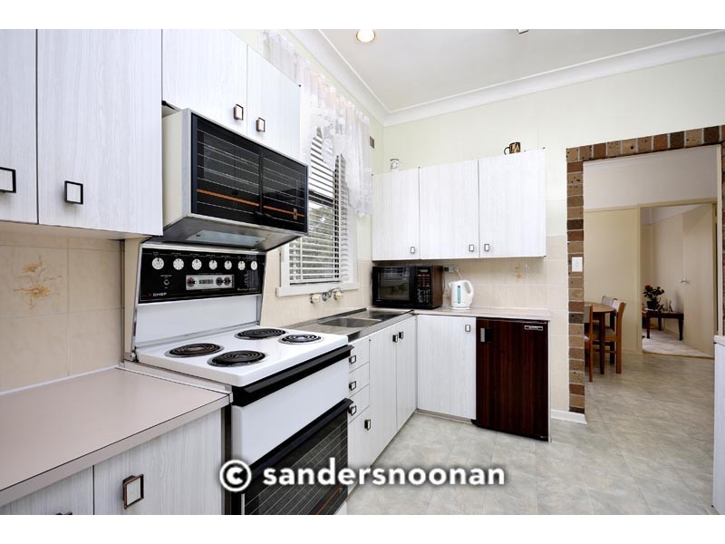 26 Hugh Avenue, Peakhurst NSW 2210