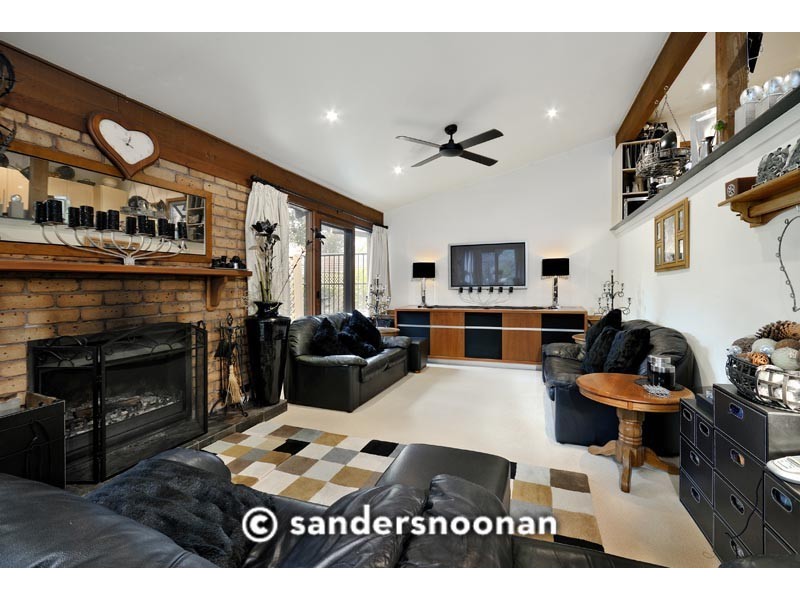 914 Henry Lawson Drive, Picnic Point NSW 2213