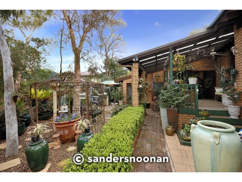 914 Henry Lawson Drive, Picnic Point NSW 2213