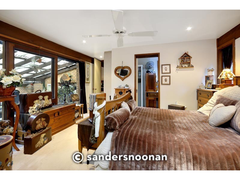 914 Henry Lawson Drive, Picnic Point NSW 2213