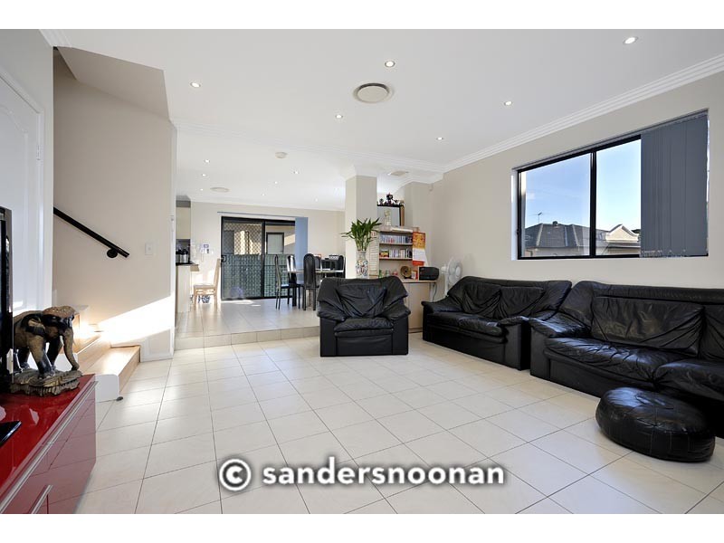 2/15-17 Larkhill Avenue, Riverwood NSW 2210