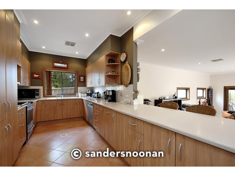 1 Jindabyne Crescent, Peakhurst Heights NSW 2210