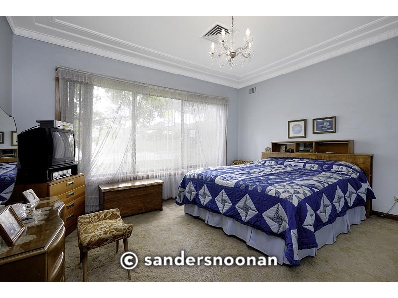 10 Broad Arrow Road, Beverly Hills NSW 2209