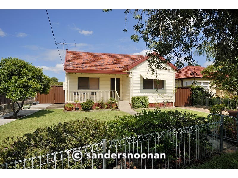 8 Hardy Avenue, Riverwood NSW 2210