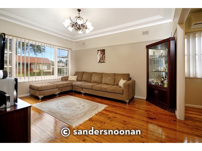 8 Forshaw Avenue, Peakhurst NSW 2210