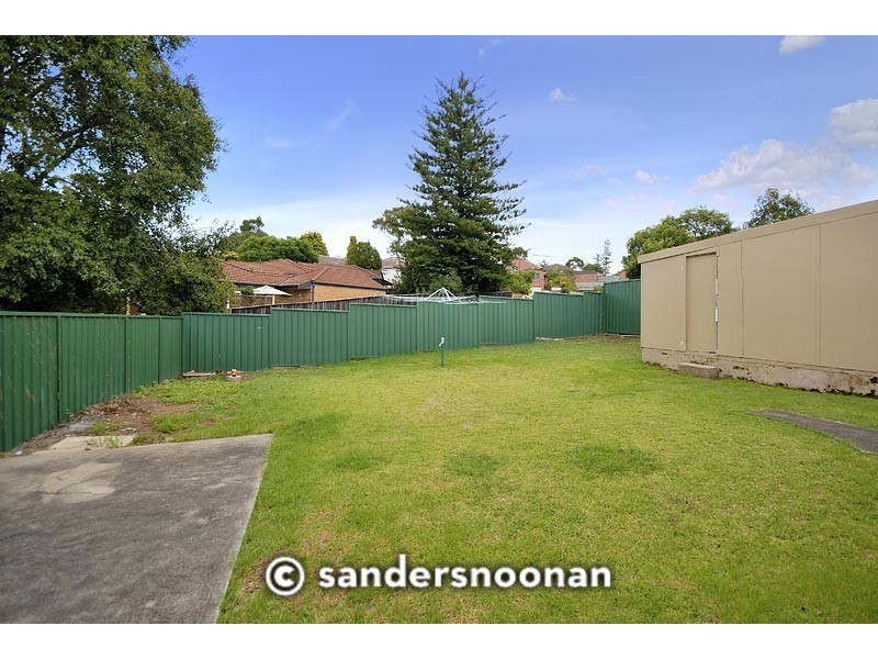 8 Forshaw Avenue, Peakhurst NSW 2210