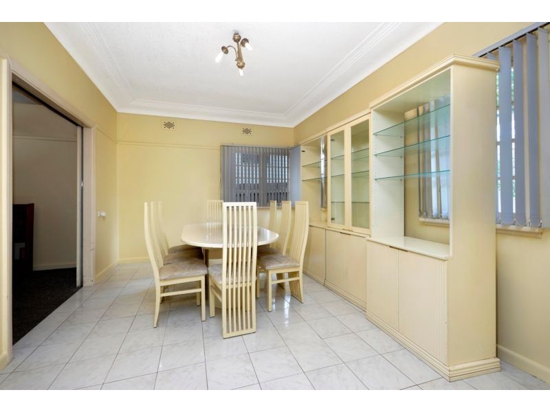 25 Meadowland Rd, Peakhurst NSW 2210