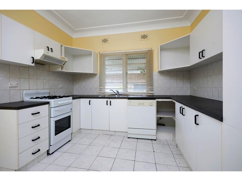 25 Meadowland Rd, Peakhurst NSW 2210