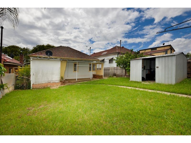 25 Meadowland Rd, Peakhurst NSW 2210