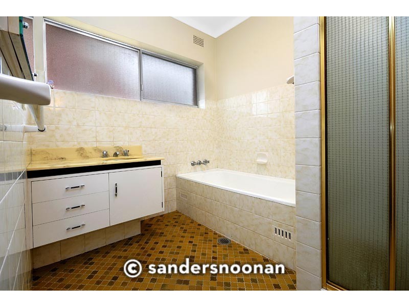 8 Loville Avenue, Peakhurst Heights NSW 2210