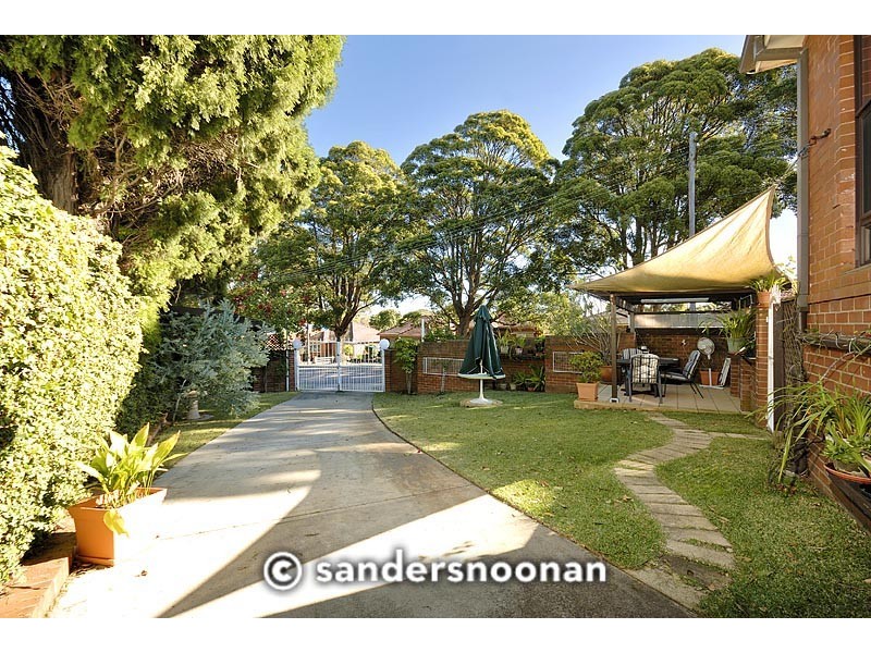 3 New England Drive, Kingsgrove NSW 2208