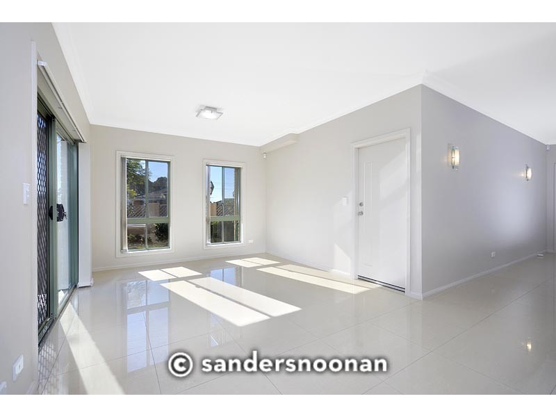 1/15 Henry Lawson Drive, Peakhurst NSW 2210