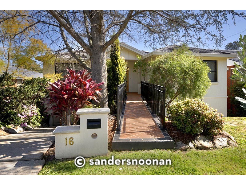 16 Jindabyne Crescent, Peakhurst Heights NSW 2210