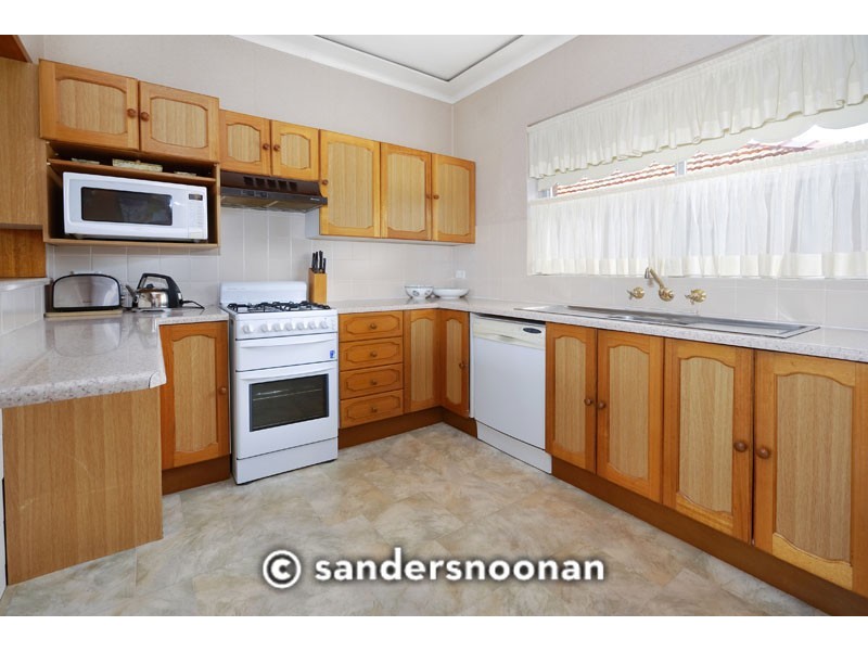 4 Bungalow Road, Peakhurst NSW 2210