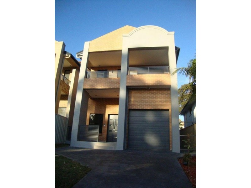 1a Drysdale Avenue, Picnic Point NSW 2213