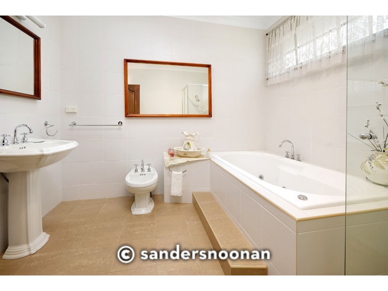 927 Forest Road, Lugarno NSW 2210