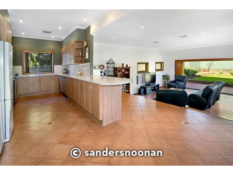 1 Jindabyne Crescent, Peakhurst Heights NSW 2210