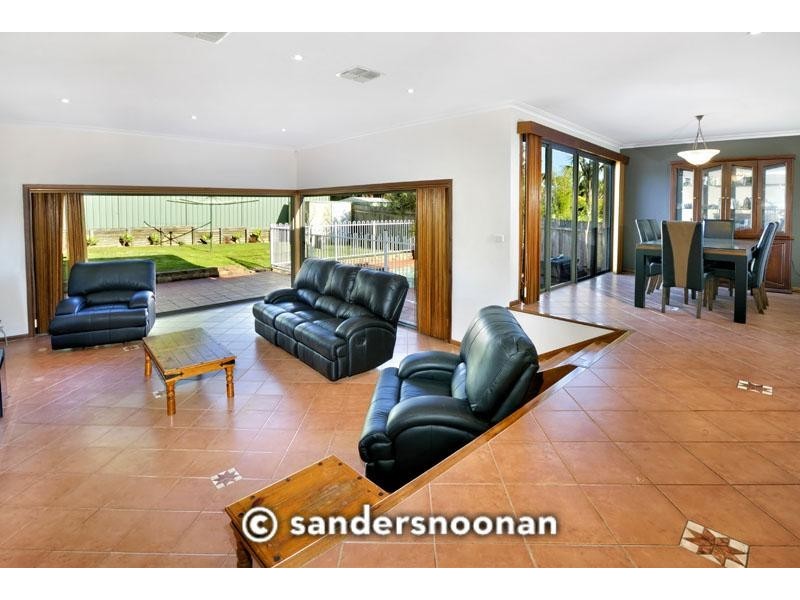 1 Jindabyne Crescent, Peakhurst Heights NSW 2210