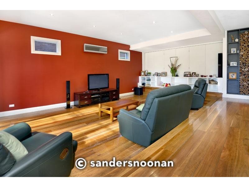 8 Grandview Crescent, Lugarno NSW 2210