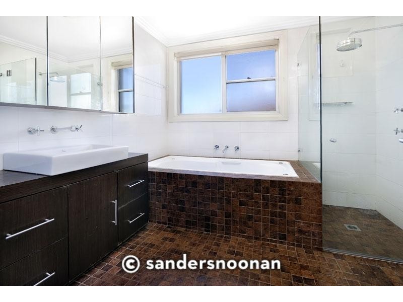 8 Grandview Crescent, Lugarno NSW 2210