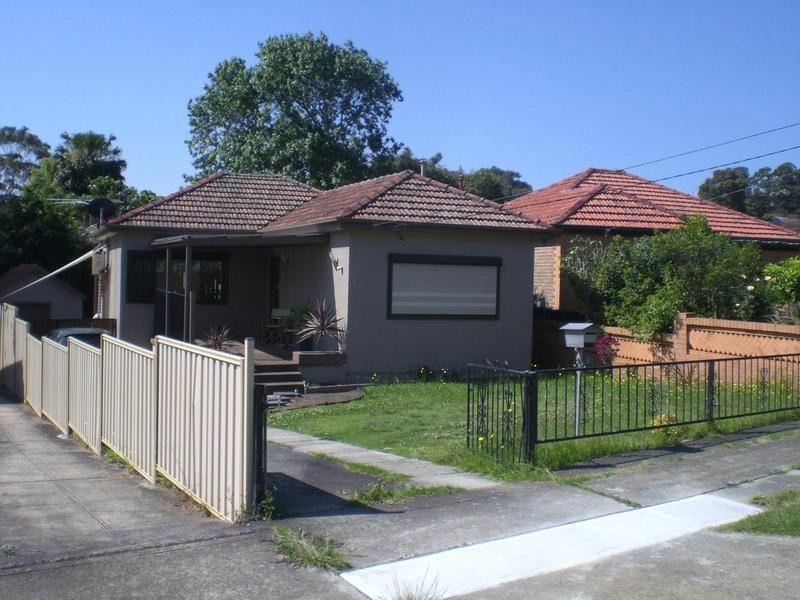 3 Eva Street, Roselands NSW 2196