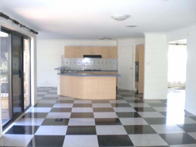 10 Hans Place, Casula NSW 2170