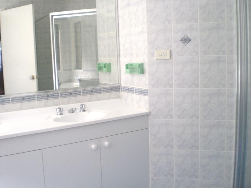 10 Hans Place, Casula NSW 2170