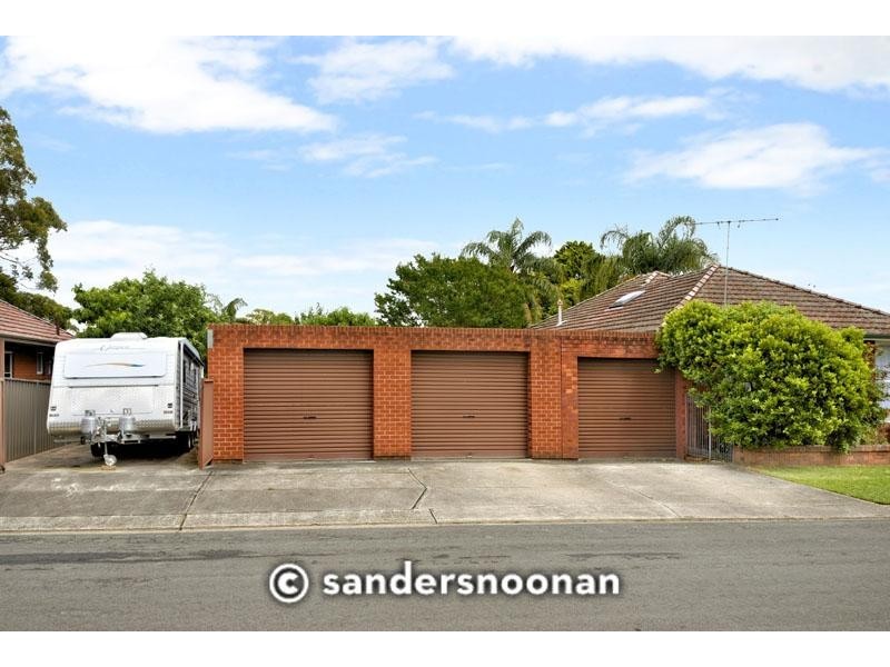 35 Henry Lawson Drive (Cnr Simone Place), Peakhurst NSW 2210