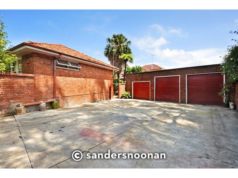 16 Kingsgrove Avenue, Kingsgrove NSW 2208