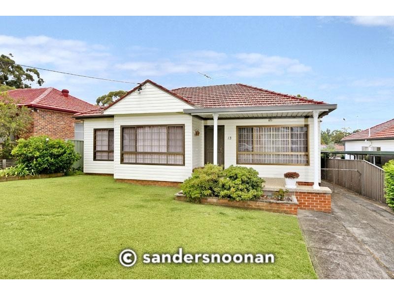 13 Grandview Crescent, Lugarno NSW 2210