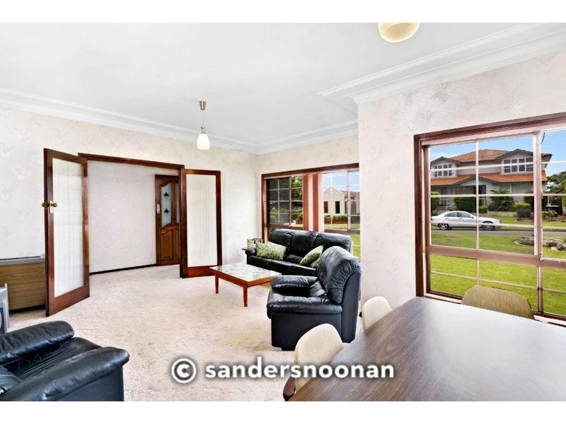 13 Grandview Crescent, Lugarno NSW 2210