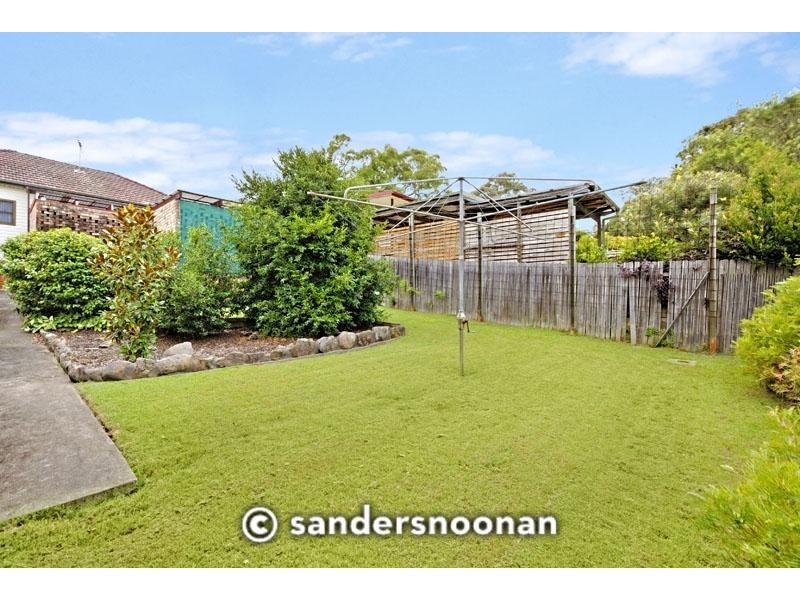 13 Grandview Crescent, Lugarno NSW 2210