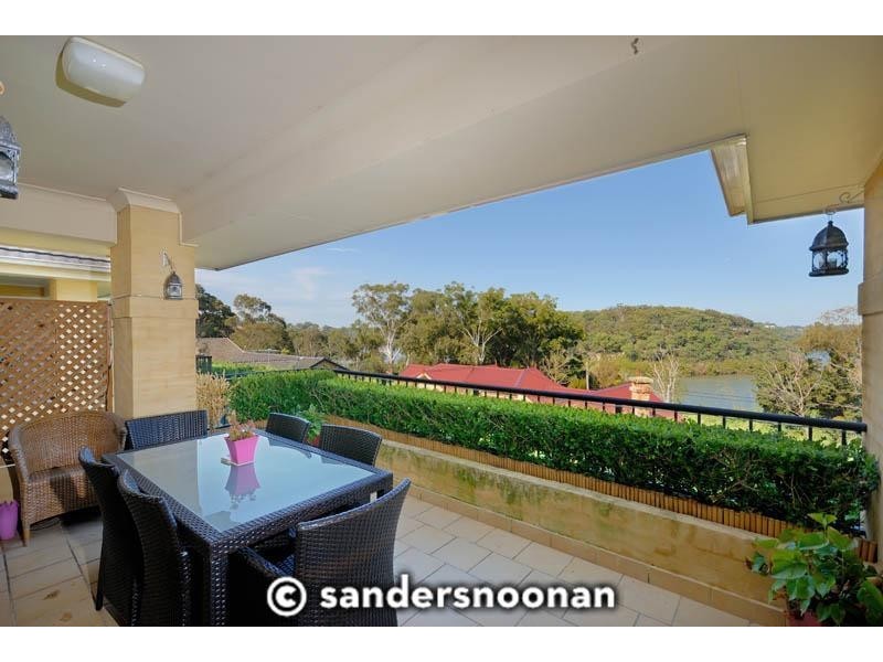 2/4 Woodcliff Parade, Lugarno NSW 2210