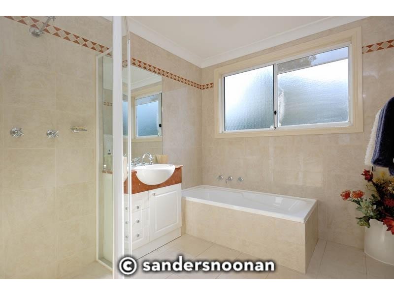 2/4 Woodcliff Parade, Lugarno NSW 2210