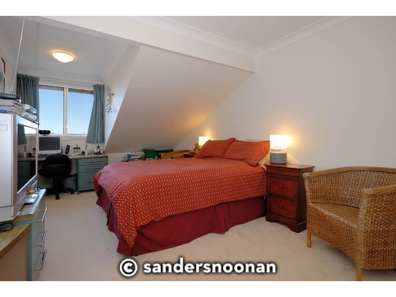 2/4 Woodcliff Parade, Lugarno NSW 2210