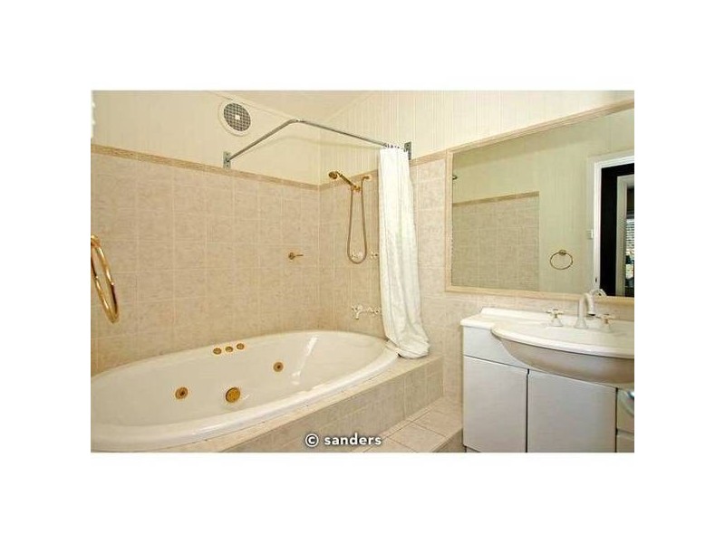 Elm Street, Lugarno NSW 2210