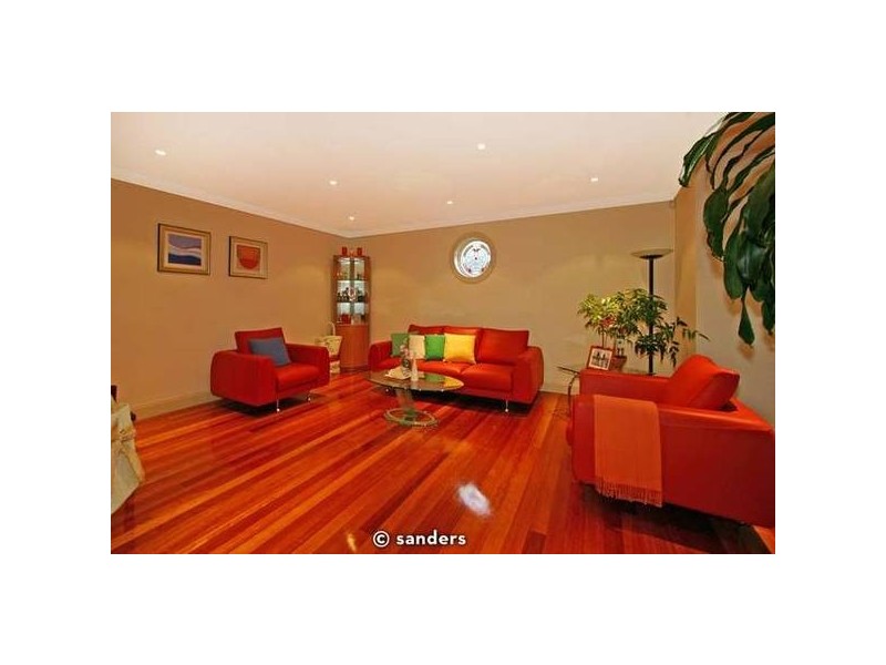 14 Oatley Parade (cnr Larool Ave), Oatley NSW 2223